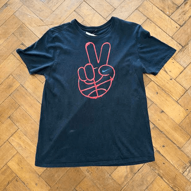 Nike Graphic Tee - L
