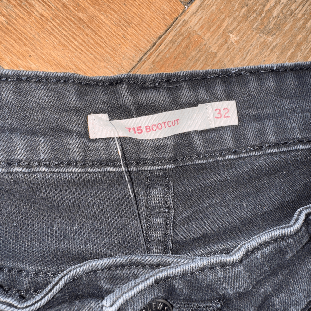 Levi's Bootcut Jeans - W32/L28