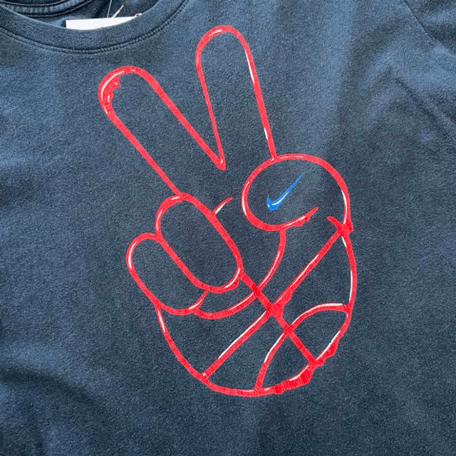 Nike Graphic Tee - L