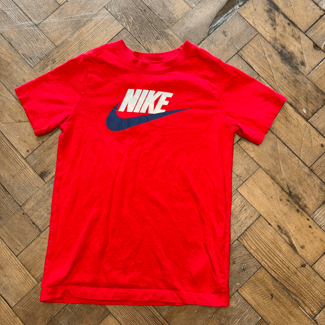 Kids Red Nike T-Shirt - M