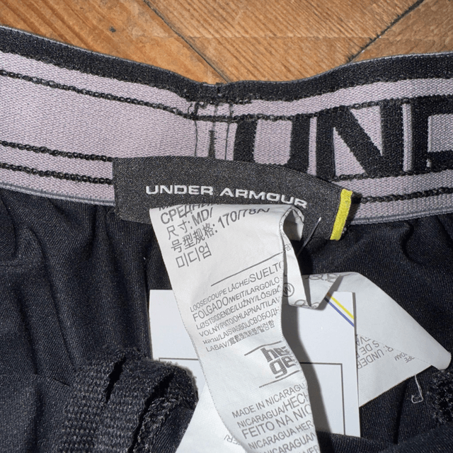 Under Armour Shorts - M