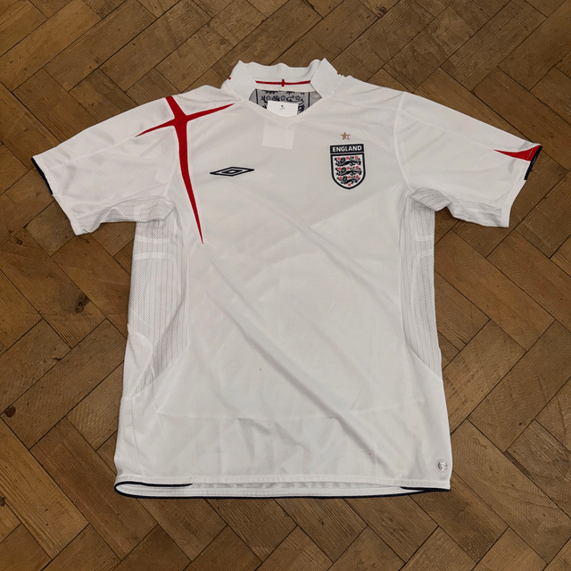 2005-2007 Umbro England Shirt - M