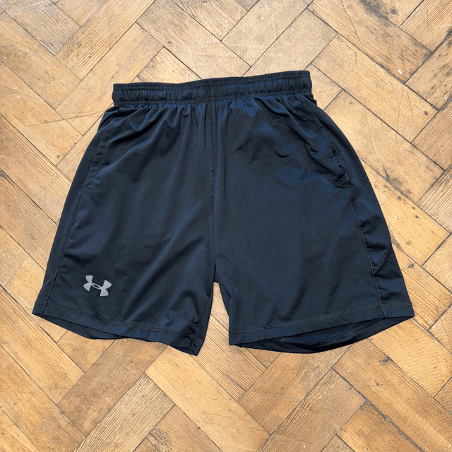 Under Armour Shorts - M