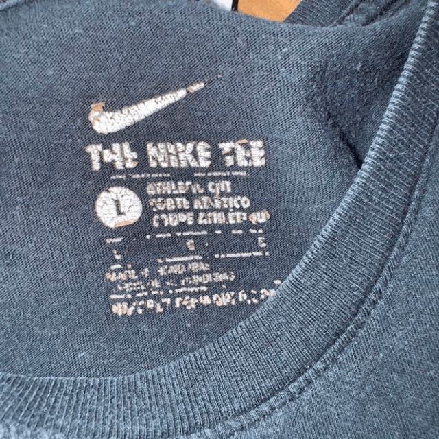 Nike Graphic Tee - L