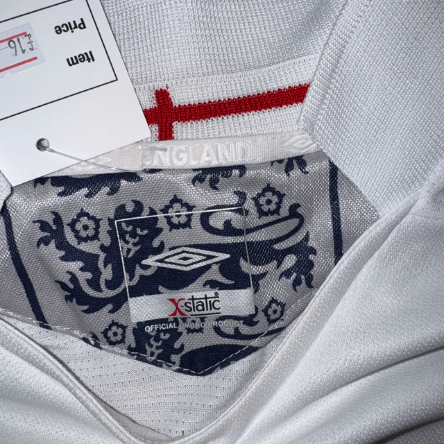 2005-2007 Umbro England Shirt - M