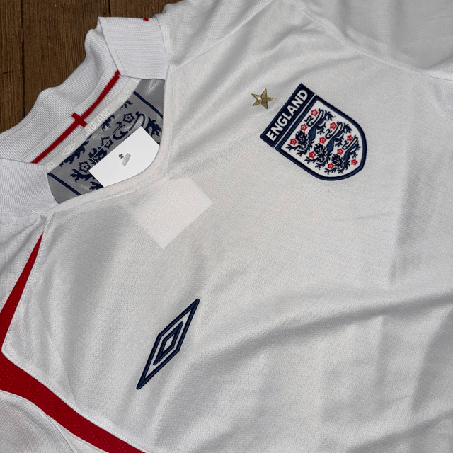 2005-2007 Umbro England Shirt - M