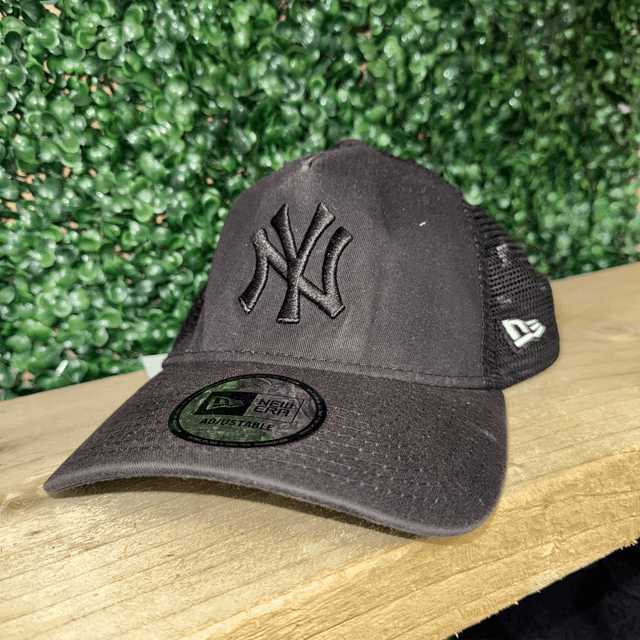 Black Yankees New Era Trucker Cap - Adjustable/OS